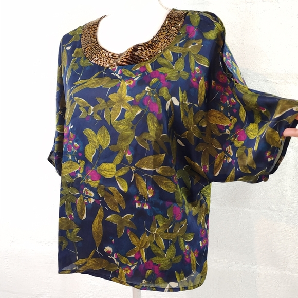 COLLECTIVE CONCEPT EMBELLISHED PULLOVER TOP (a388) - Picture 13 of 14